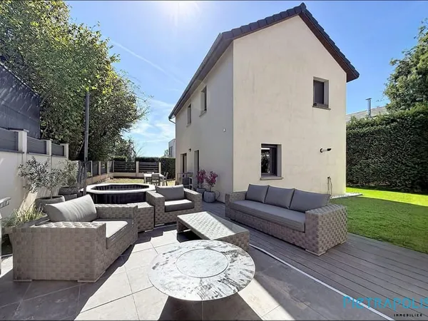 Maison familiale 4 pièces avec jardin
