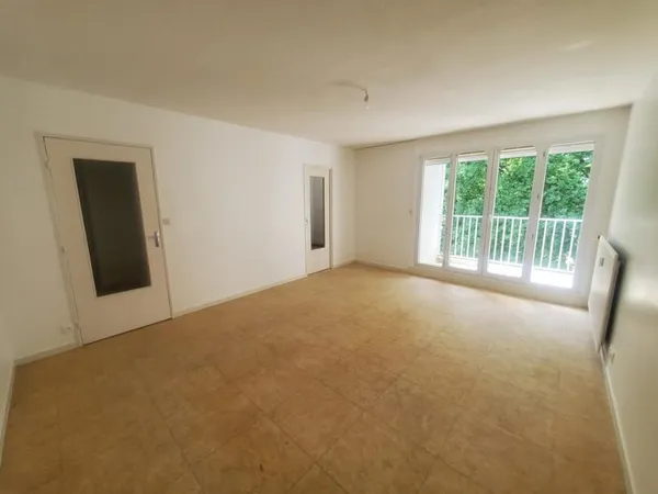 BEAU T3 AU 3EME ETAGE AVEC BALCON ET CAVE