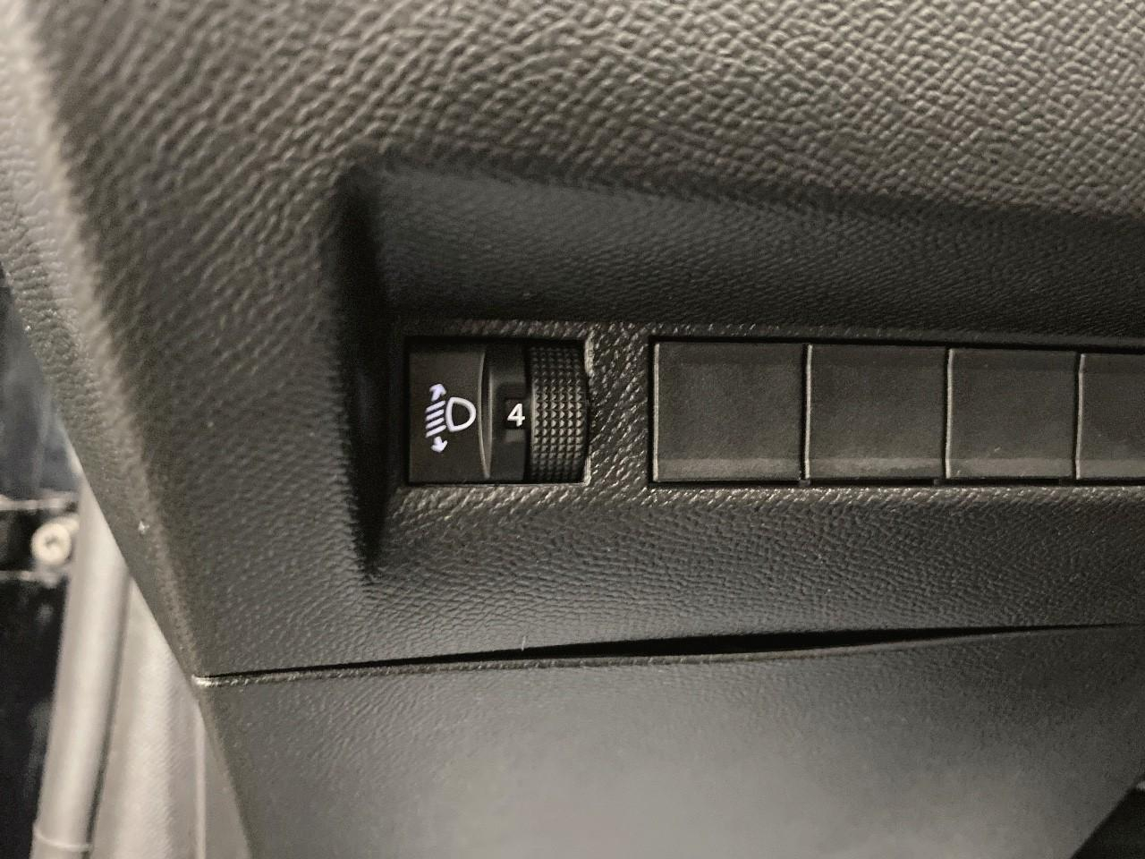 Peugeot 208 hybrid 110 ch e-dcs6 allure — photo 19