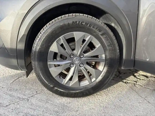 Peugeot 2008 1.2 puretech 130ch s&amp;s allure — photo 12