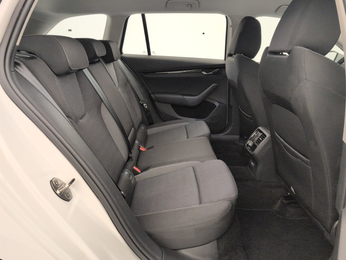 Skoda Octavia Combi — photo 10