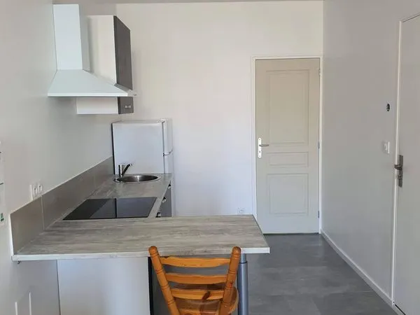 Studio meublé, idéalement situé, 27m2 au calme, proche Centre Ville et Université