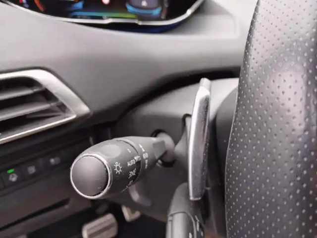 Peugeot 3008 hybrid4 300 e-eat8 gt — photo 16