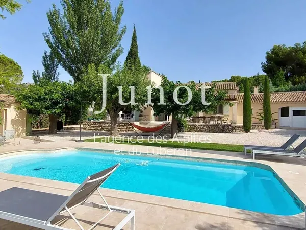 Villa 8 pièces 200 m²