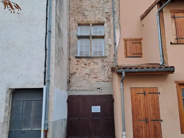 Maison mitoyenne avec uni garage