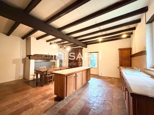 Maison de 166 m² sur un terrain de 4 768 m²