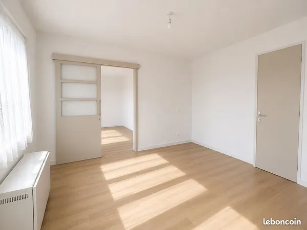 Bureau et espace de travail Location Avoudrey 1p 40m² 400€