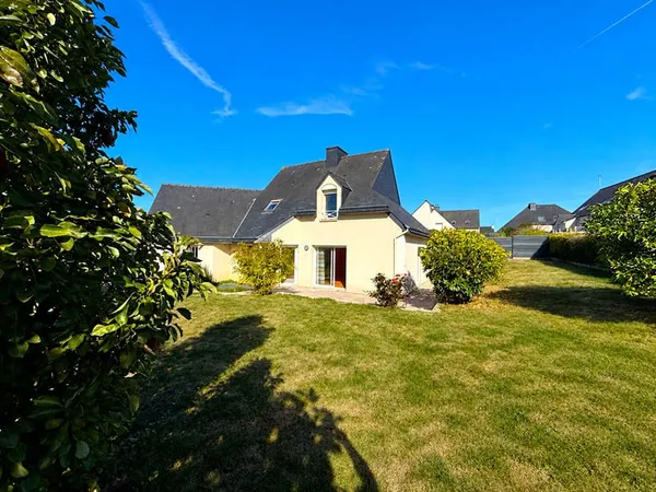 Maison de 2002 sur terrain 599m2