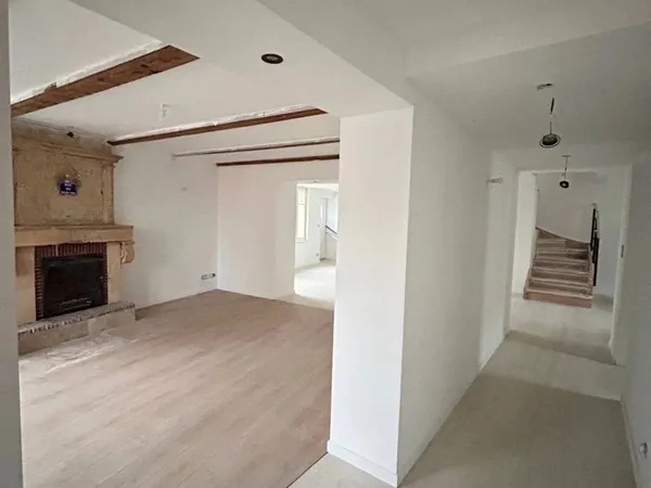 Maison 8 pièces 240 m²