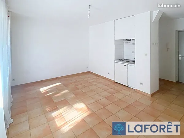 Studio 1 pièce 28 m²