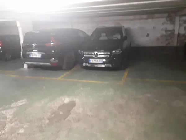 Loue place de parking Paris 15ème - 8m²