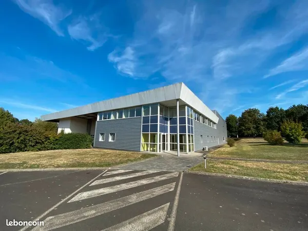 LOCAL D'ACTIVITE 2780 m² BRUZ