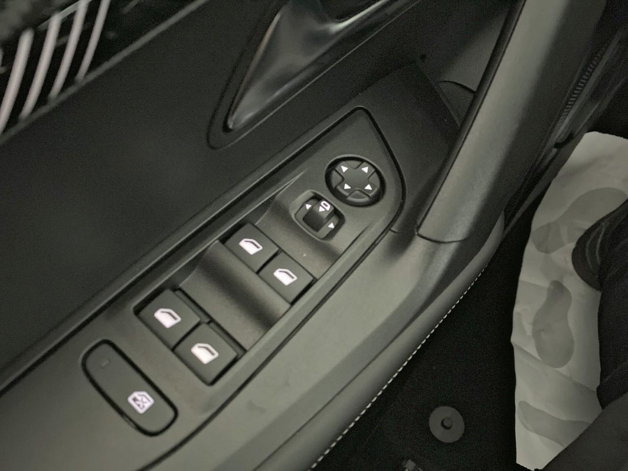 Peugeot 2008 hybrid 145 ch e-dcs6 allure — photo 20