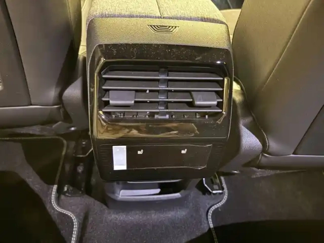 Peugeot 3008 hybrid 145 e-dcs6 — photo 62