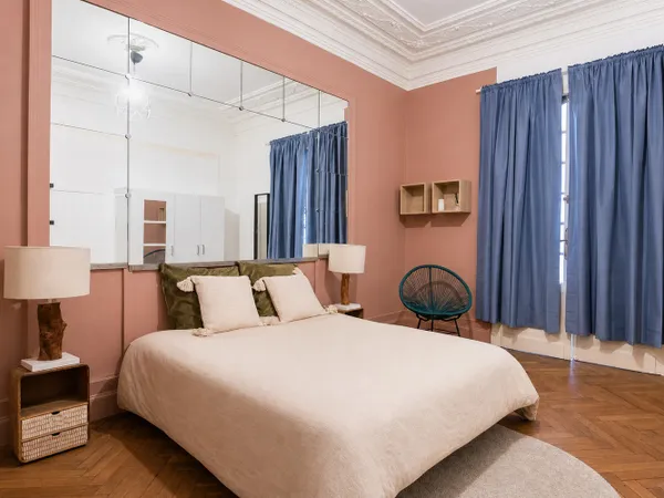 Très grande chambre lumineuse – 22m²