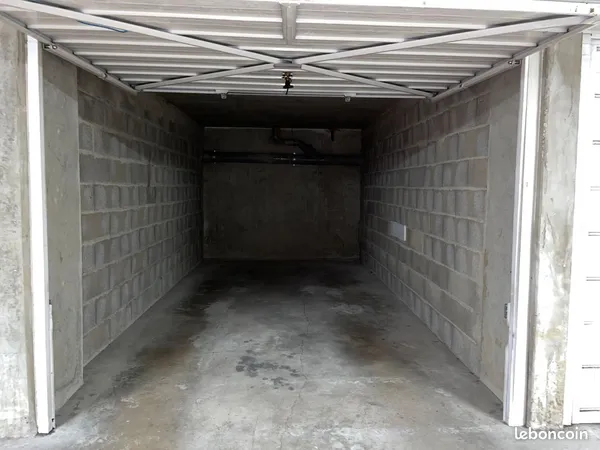 Loue garage en sous-sol N-1 (box fermé) - Saxe Gambetta