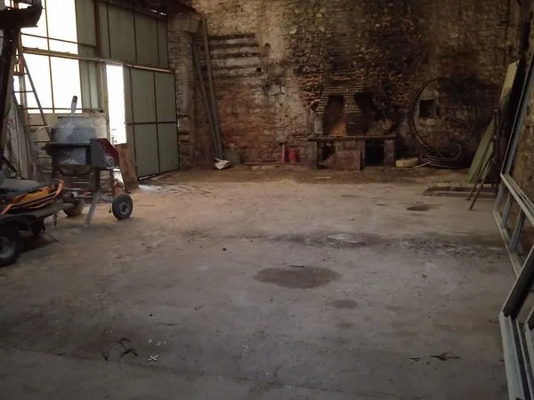 Atelier a transformer de 160 M2 au sol