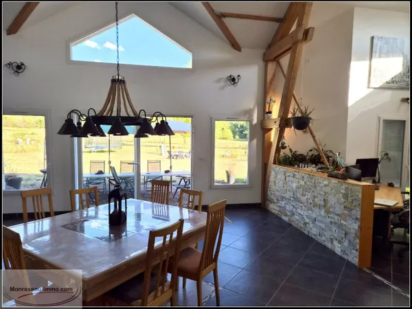 Maison 10 pièces 317 m²