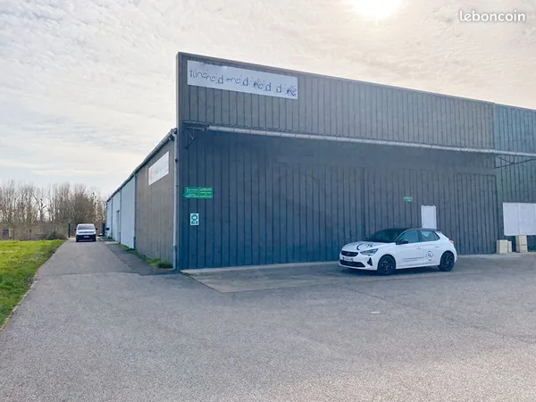 Local 390 m² ARGENTAN