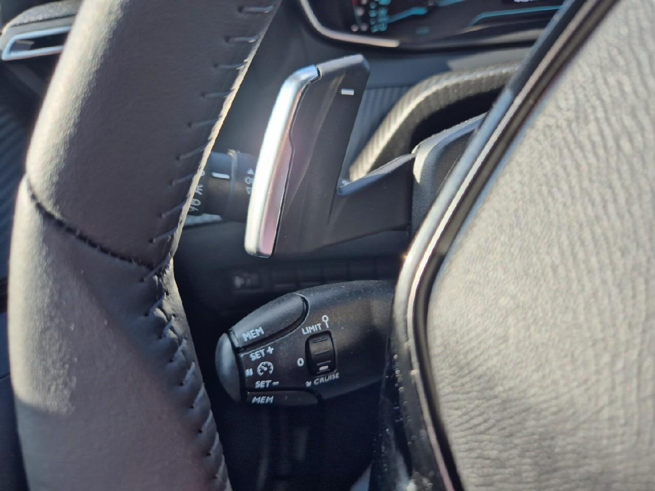 Peugeot 2008 hybrid 145 e-dcs6 style — photo 20