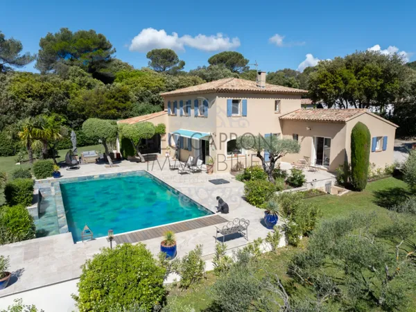 Élégante bastide avec vue panoramique sur la Sainte-Victoire