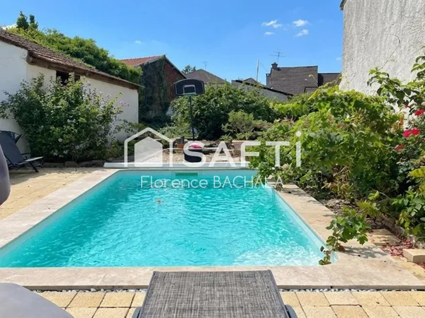 Maison de charme rénovée en 2023 - 208 m² habitables avec piscine et dépendances sur une parcelle de