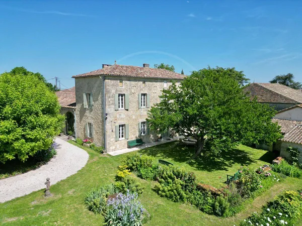 Maison 8 pièces 354 m²