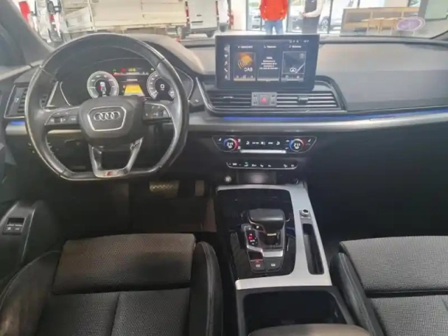 Audi Q5 55 tfsi e 367ch s line quattro s tronic 7 — photo 9