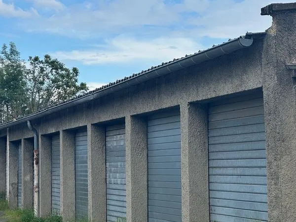 Rare : garage fermé de 18 m2 de plain-pied, sécurisé et au calme