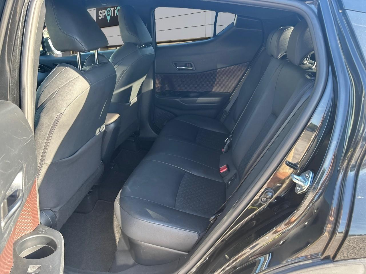 Toyota C-Hr 122h distinctive 2wd e-cvt — photo 10