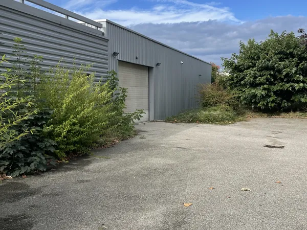 Local industriel 450 m²