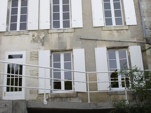Maison de caractère de ville + local Cial + Apt