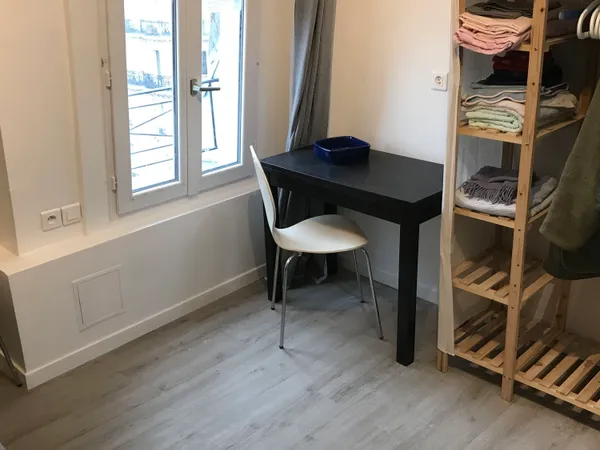 Chambre de service - 8,19m² - 75008 Paris