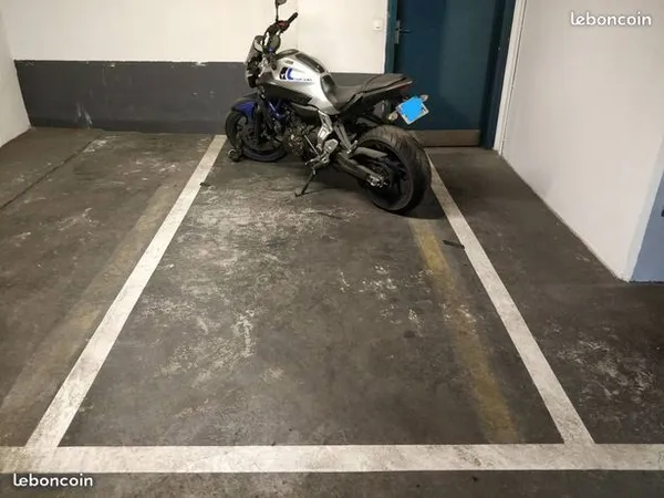 Parking Moto/Scooter - Rue de la Paix Paris 2