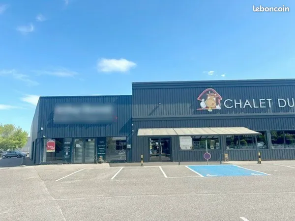 Local commercial 490 m²