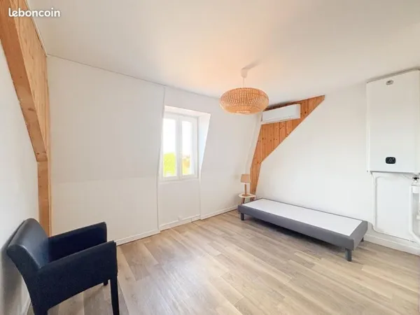 Studio 1 pièce 14 m²