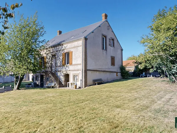 MAISON DE MAITRE AVEC FORT POTENTIEL - SAINT ARNOUT DES BOIS !