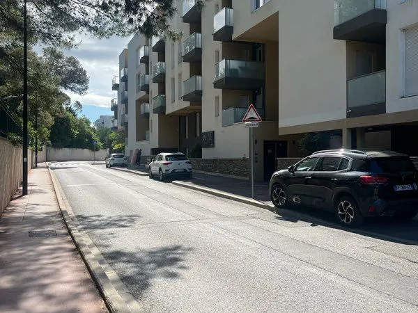 Place de parking sécurisé couvert