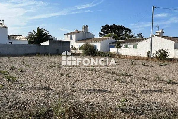 Terrain 647 m²