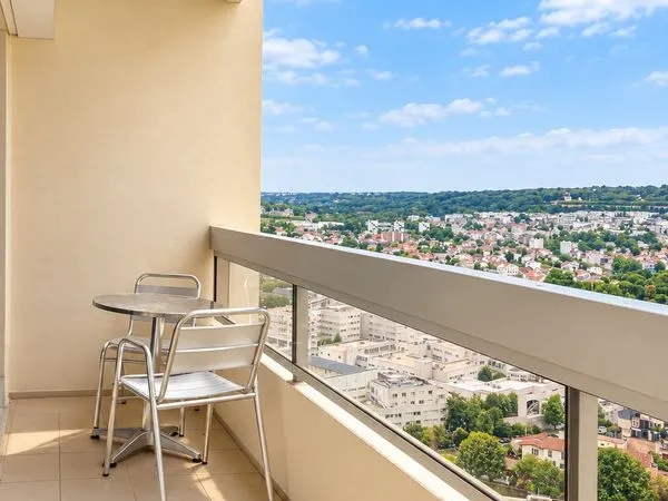 Issy-les-Moulineaux : Appart 25,64 m², balcon, cave