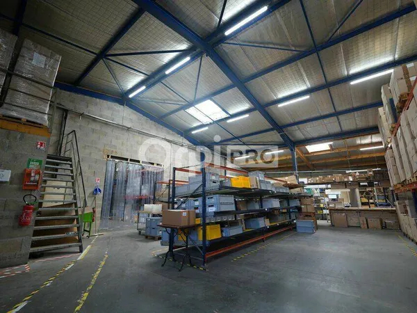 Local d'activité 2 pièces 736 m²