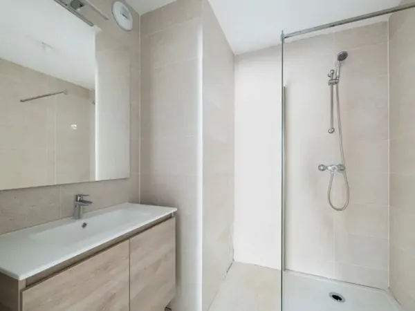 GRAND 3 pieces au DERNIER ETAGE