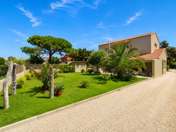 HYÈRES – LE POUSSET VILLA COMPOSÉE DE 2 T3 INDÉPENDANTS – EMPLACEMENT UNIQUE