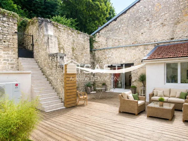 Maison Atypique, pleine de charme, gîte, 5 chambres, garage et local commercial