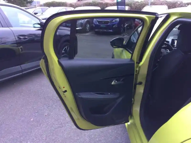 Peugeot 208 hybrid 145 e-dcs6 — photo 13