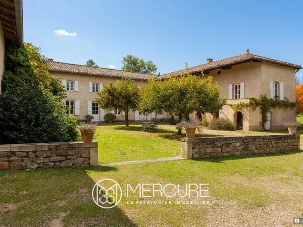 Maison 9 pièces 325 m²