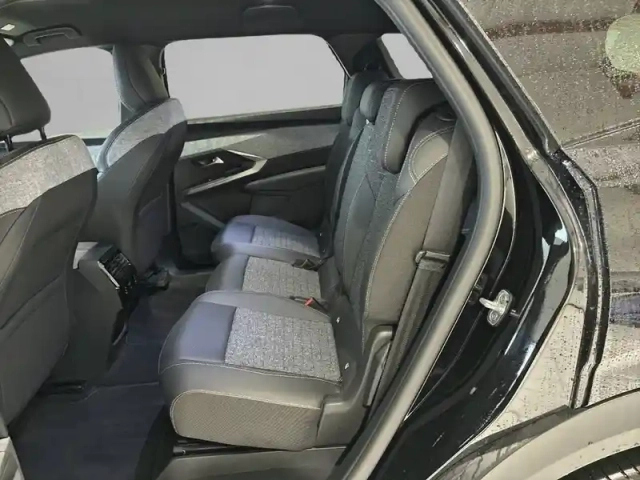 Peugeot 5008 electrique 73 kwh 210 ch — photo 12