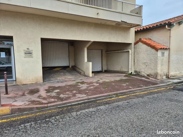 Canet Plage Place Méditerranée Garage Individuel 13 m2