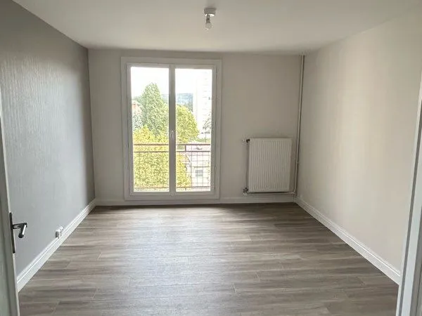 Appartement T3 traversant rénové - 52 m² - Bourgoin-Jallieu, secteur Champaret