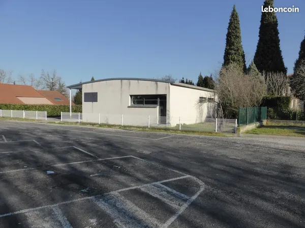 Local 148 m² Revel